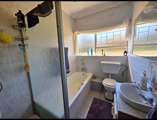 3 BEDROOM FREEHOLD FOR SALE IN NORKEM PARK